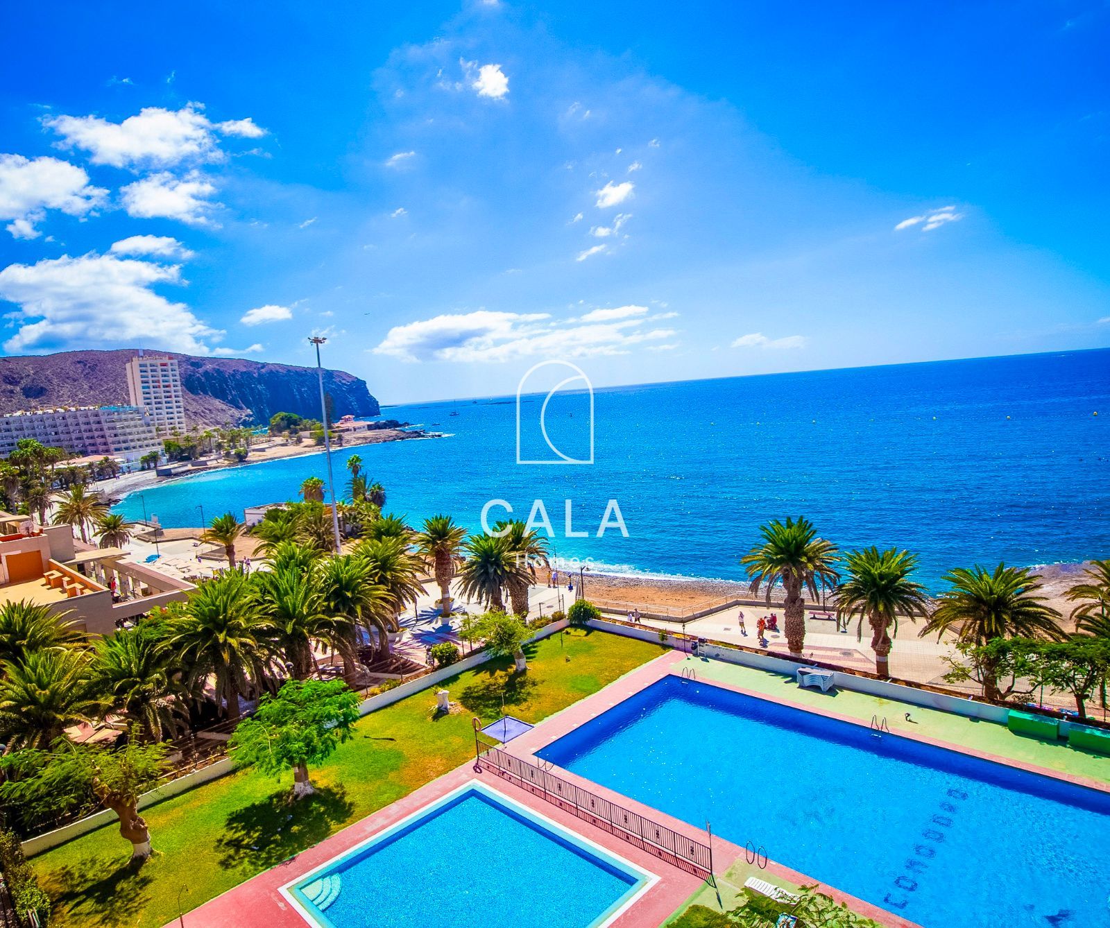 Apartamento en primera línea en el centro de Los Cristianos con impresionantes vistas al mar