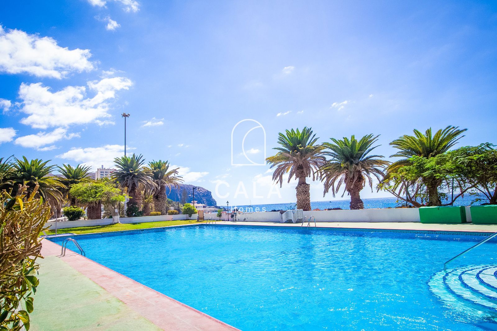 Apartamento en primera línea en el centro de Los Cristianos con impresionantes vistas al mar
