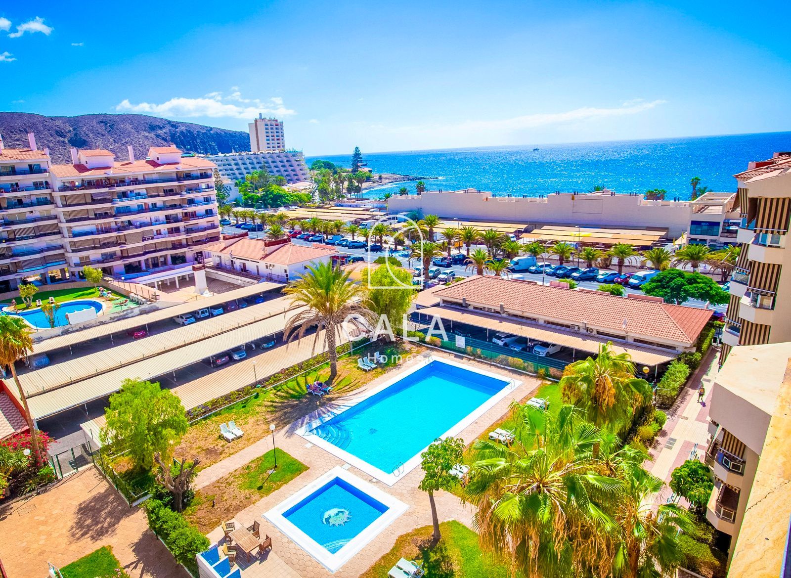 Three-bedroom apartment on the first sea line with ocean and city views in the very centre of Los Cristianos.
