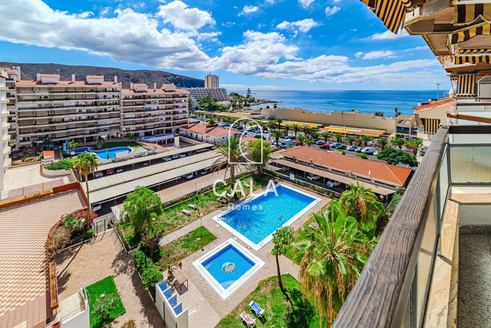 Three-bedroom apartment on the first sea line with ocean and city views in the very centre of Los Cristianos.