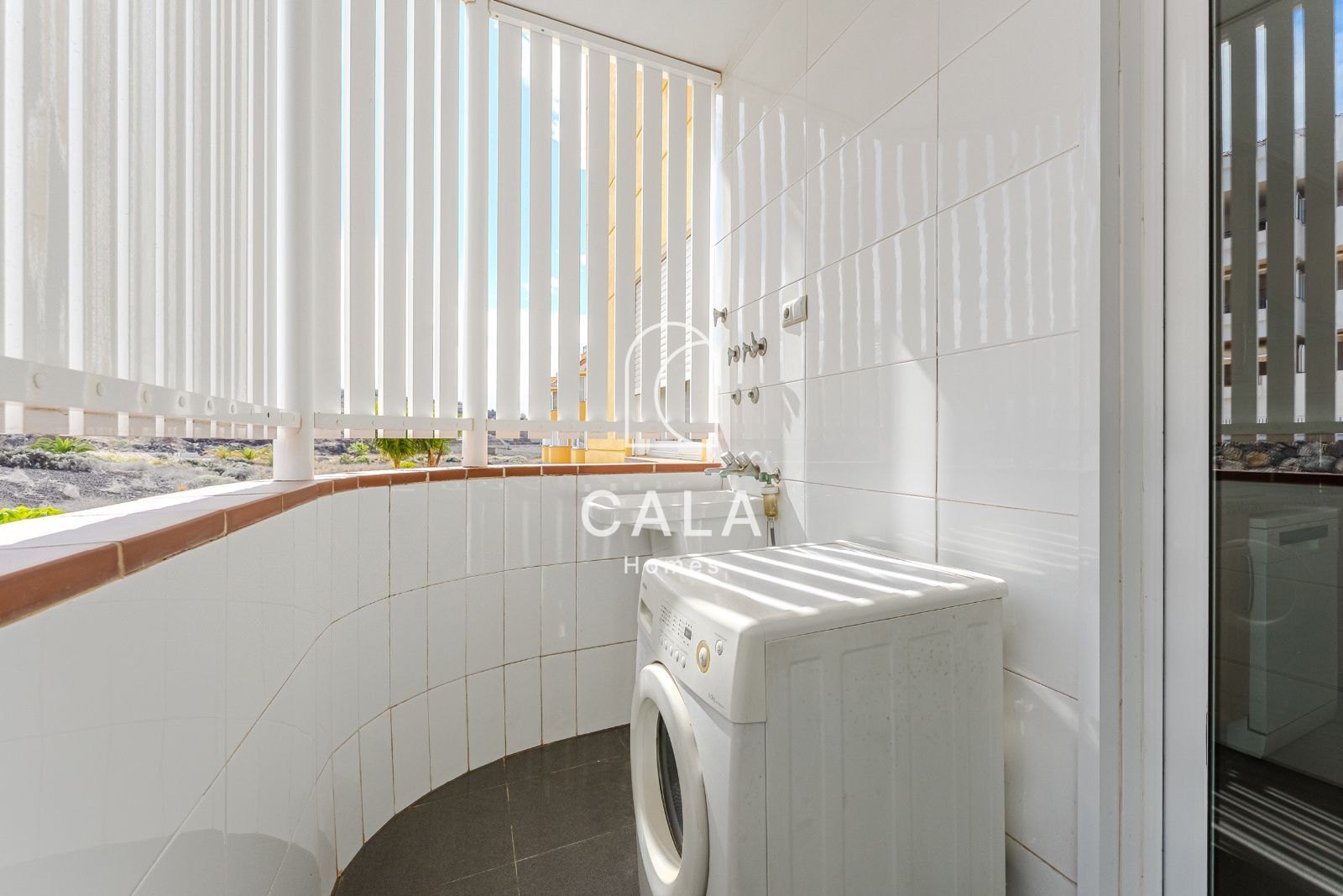 Apartamento de 2 dormitorios en uno de los mejores complejos de Puerto de Santiago con vistas impresionantes al océano