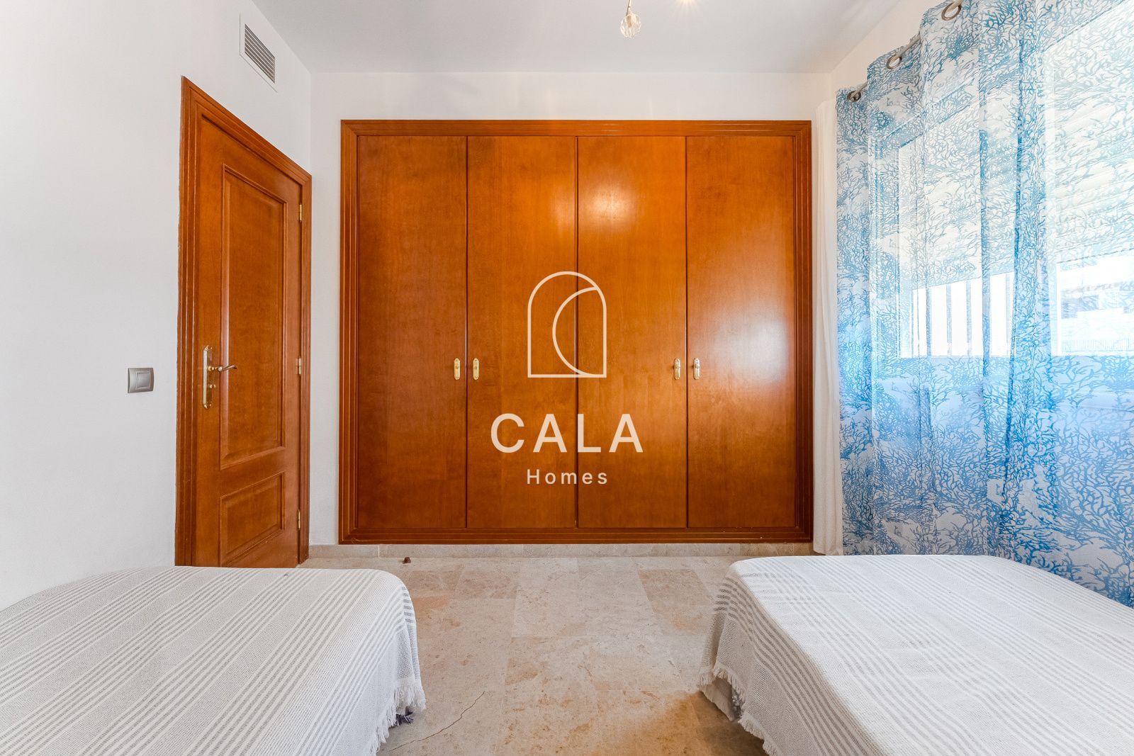 Apartamento de 2 dormitorios en uno de los mejores complejos de Puerto de Santiago con vistas impresionantes al océano