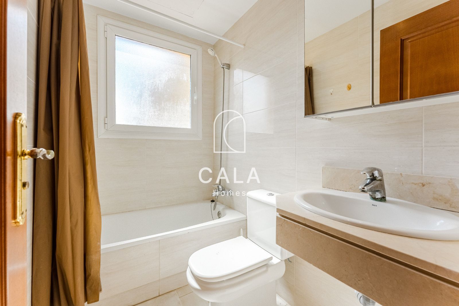 Apartamento de 2 dormitorios en uno de los mejores complejos de Puerto de Santiago con vistas impresionantes al océano