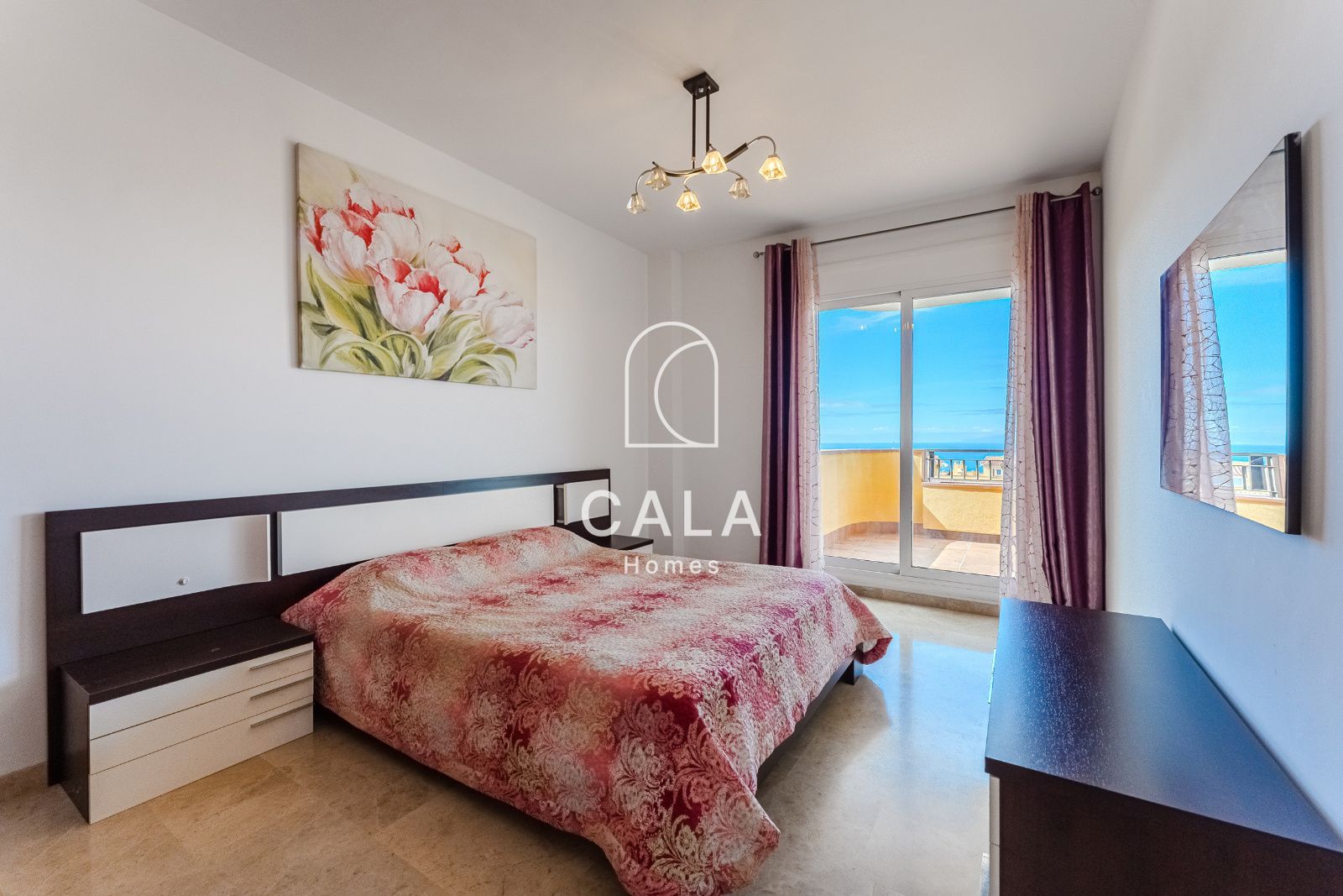 Apartamento de 2 dormitorios en uno de los mejores complejos de Puerto de Santiago con vistas impresionantes al océano
