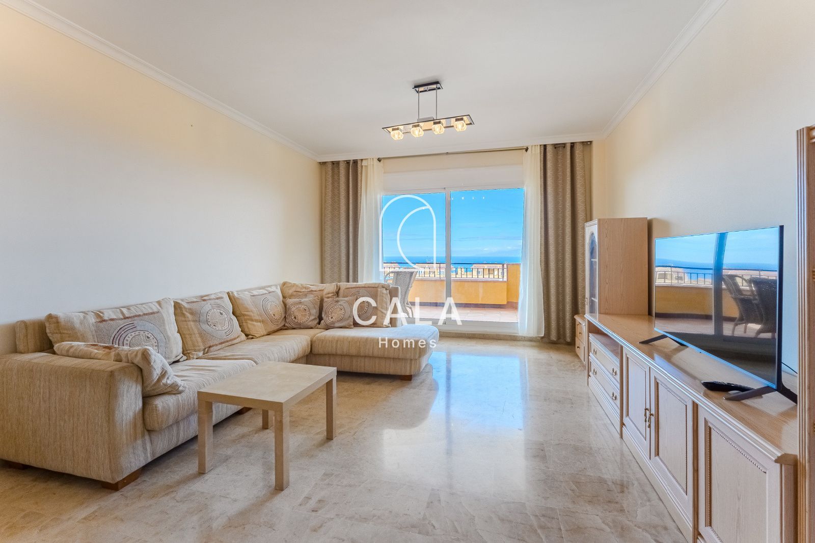 Apartamento de 2 dormitorios en uno de los mejores complejos de Puerto de Santiago con vistas impresionantes al océano