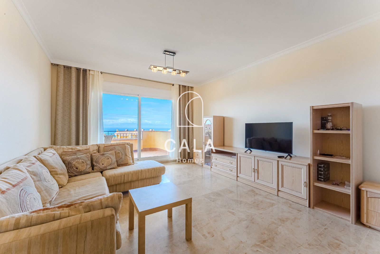 Apartamento de 2 dormitorios en uno de los mejores complejos de Puerto de Santiago con vistas impresionantes al océano