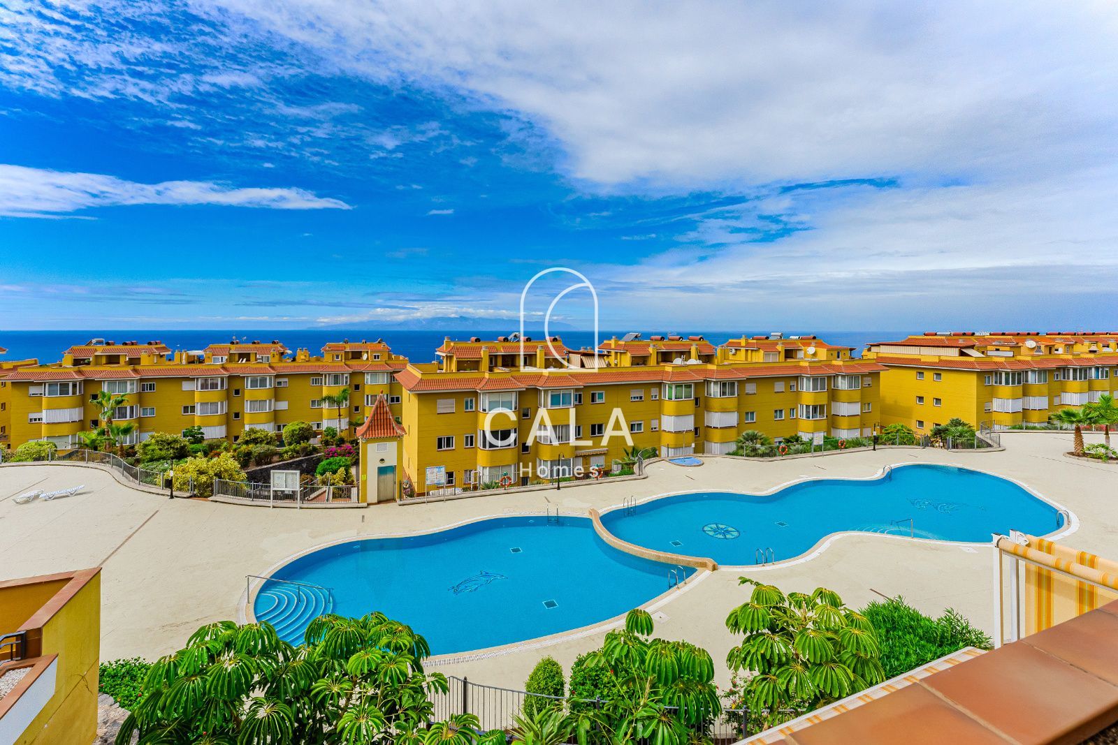 Apartamento de 2 dormitorios en uno de los mejores complejos de Puerto de Santiago con vistas impresionantes al océano