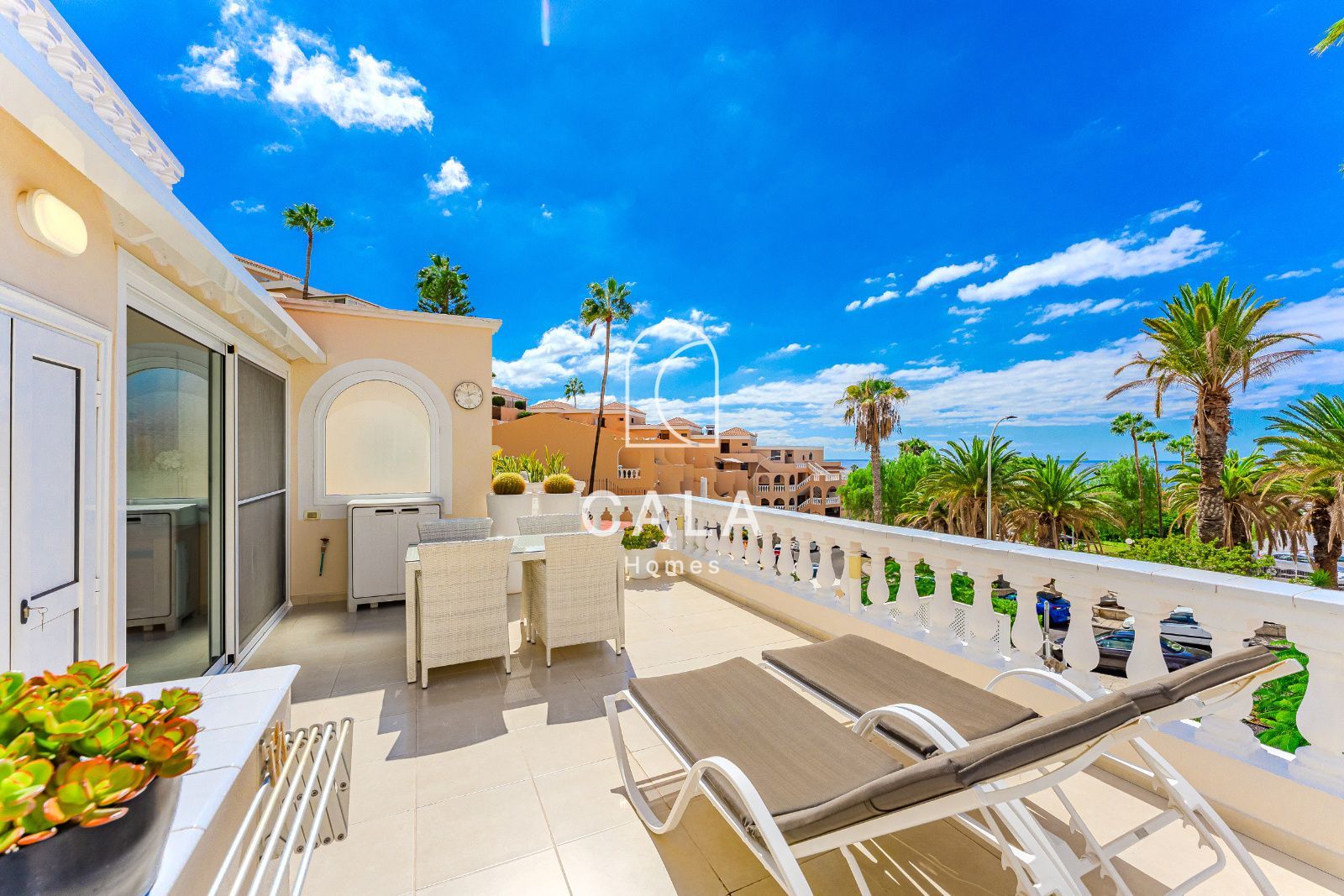 Apartamento exclusivo con amplia terraza soleada en San Eugenio-Adeje