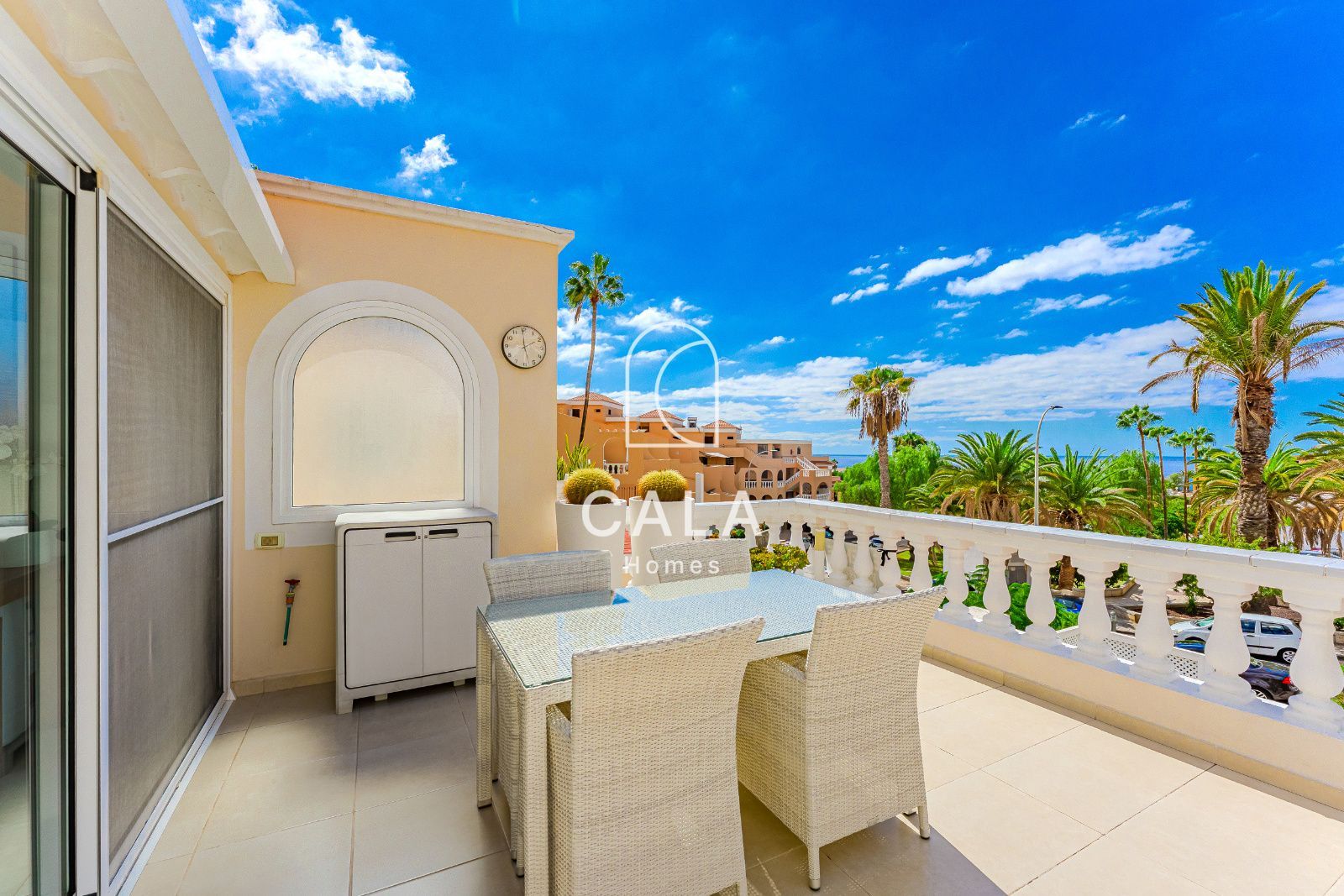 Apartamento exclusivo con amplia terraza soleada en San Eugenio-Adeje