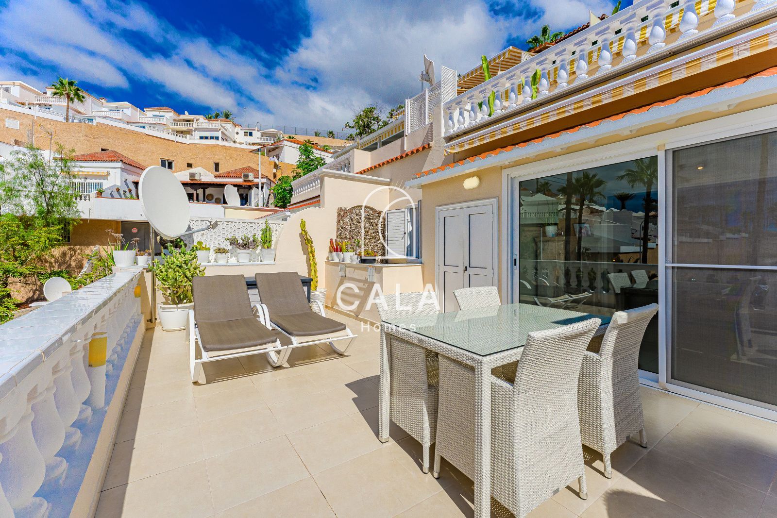 Apartamento exclusivo con amplia terraza soleada en San Eugenio-Adeje
