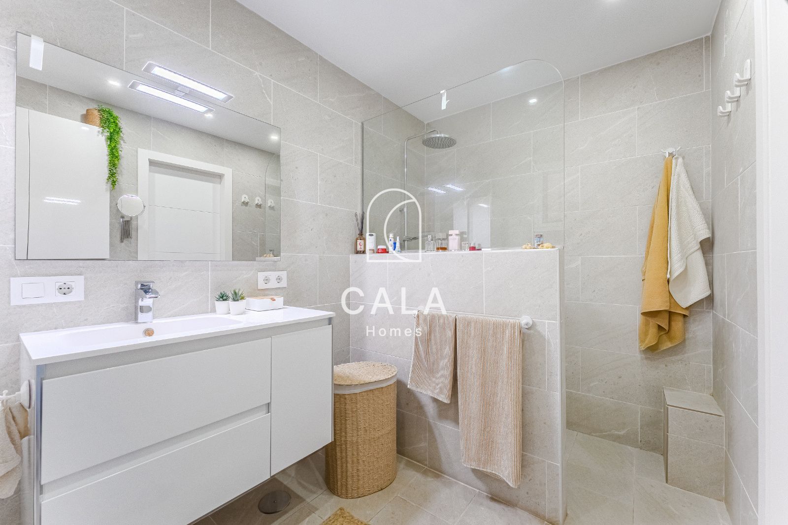 Apartamento exclusivo con amplia terraza soleada en San Eugenio-Adeje