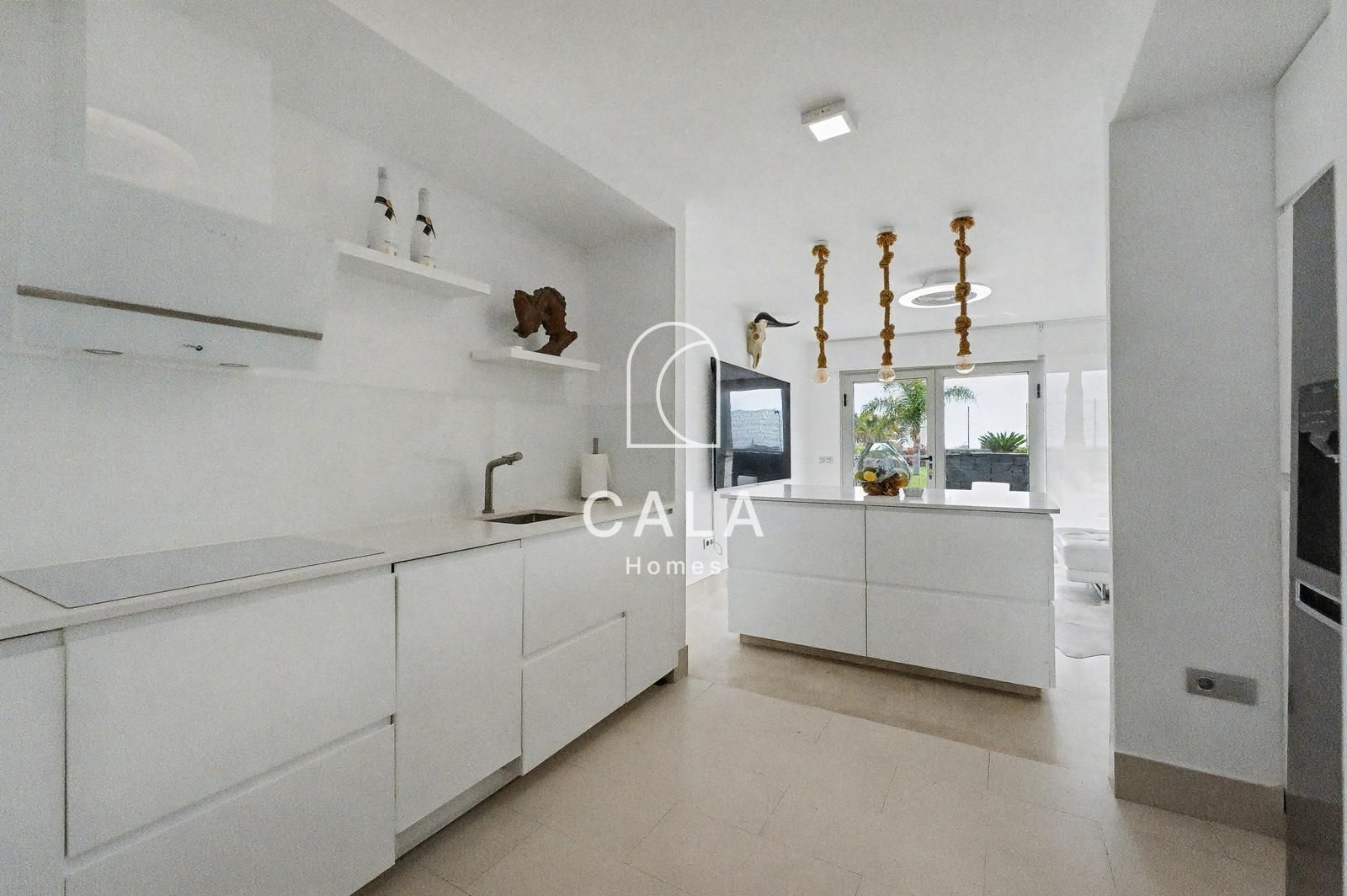 Exclusive villa with stunning front-line sea views.