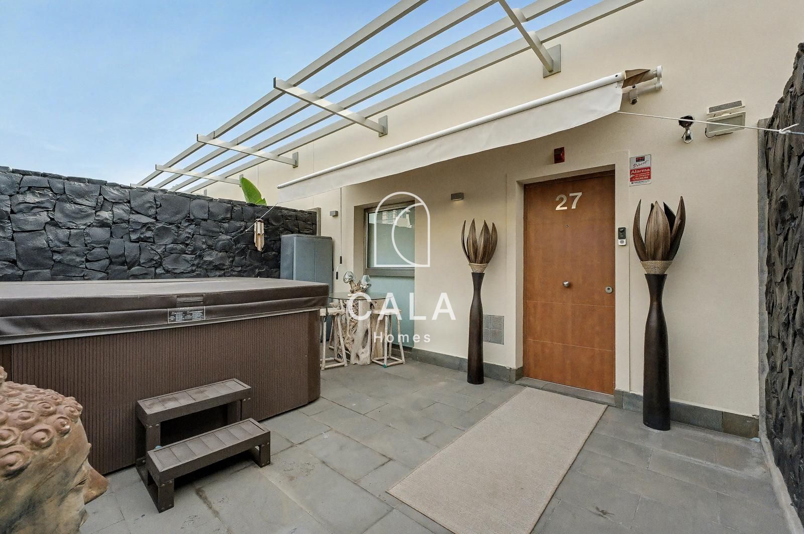 Exclusive villa with stunning front-line sea views.