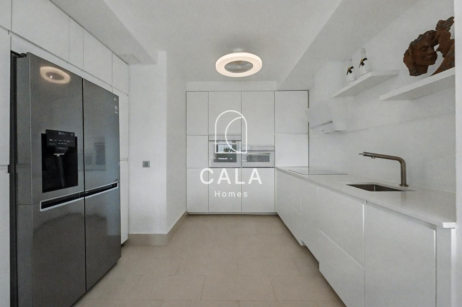 Exclusive villa with stunning front-line sea views.