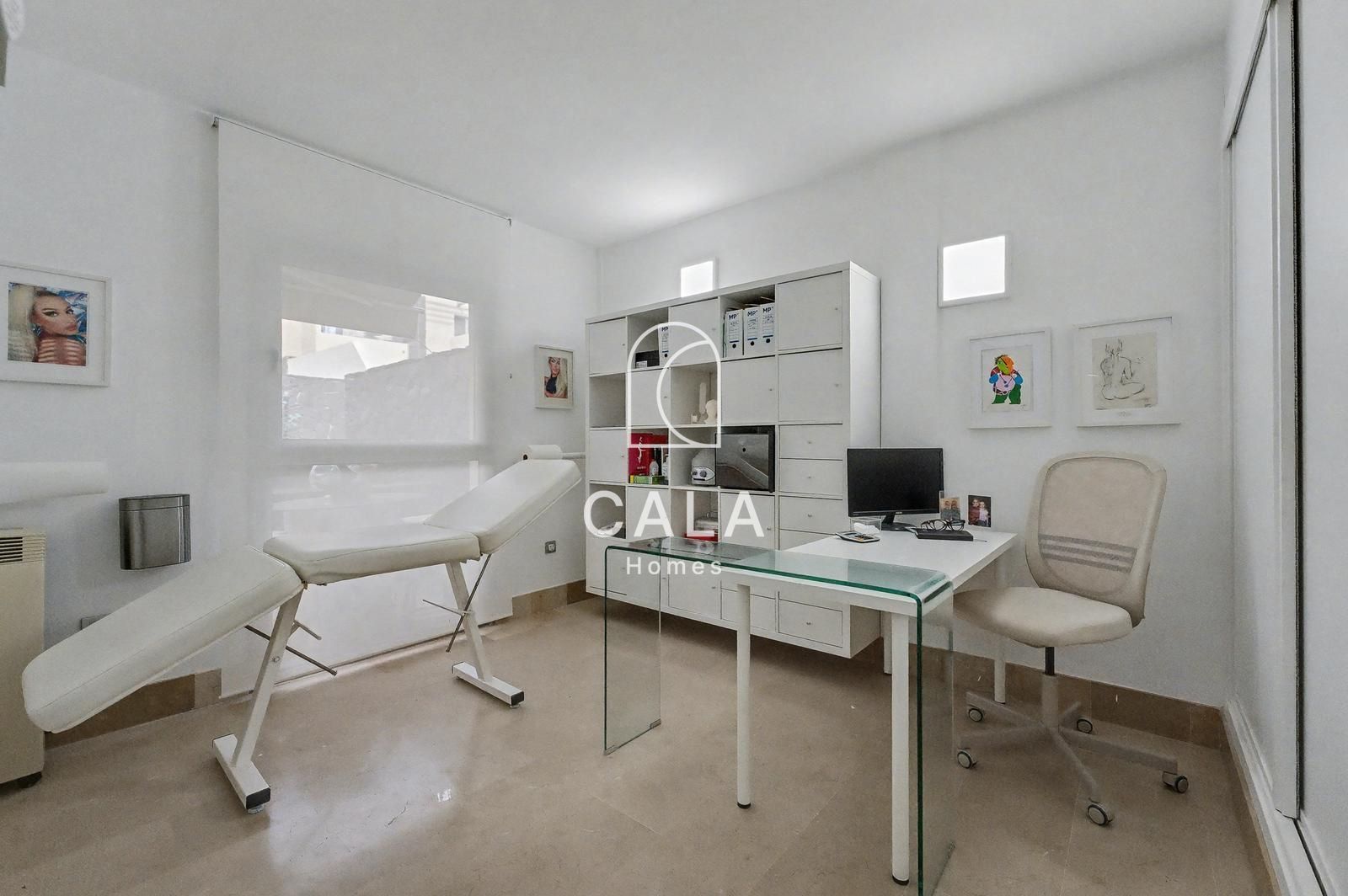 Exclusive villa with stunning front-line sea views.