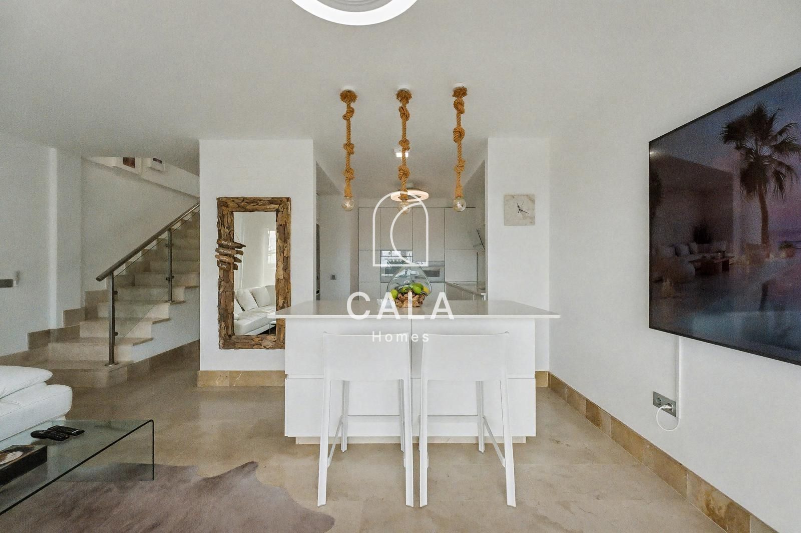 Exclusive villa with stunning front-line sea views.