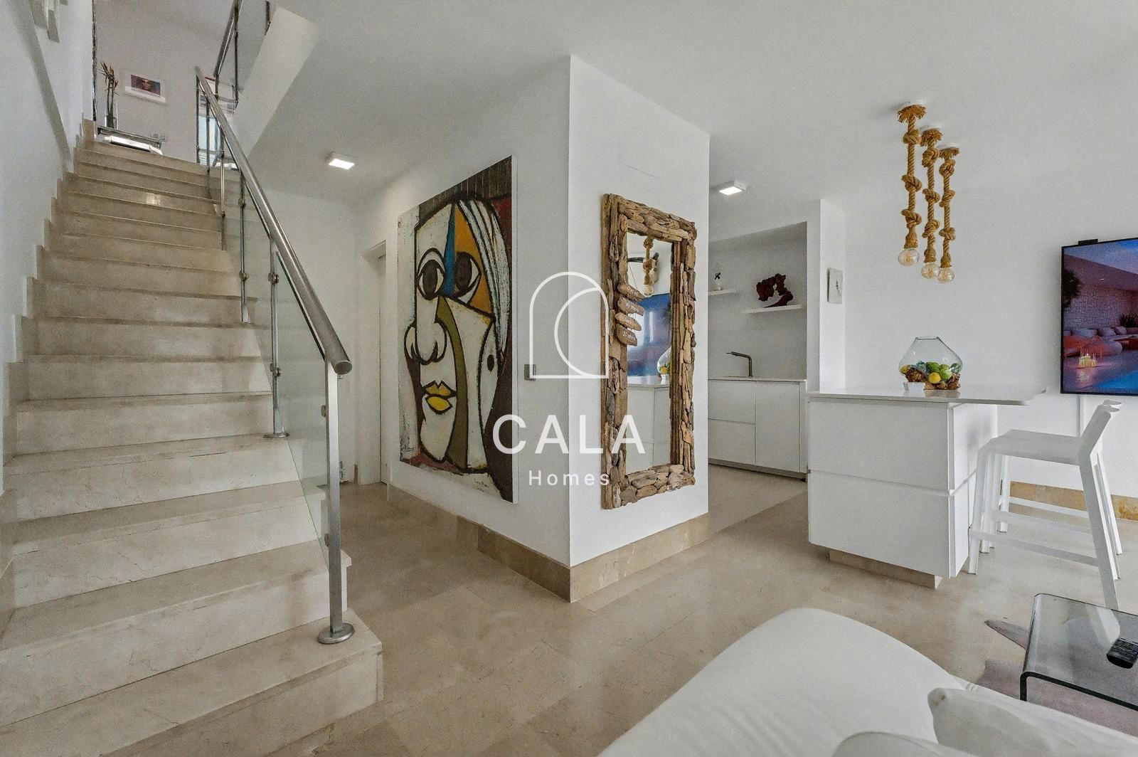 Exclusive villa with stunning front-line sea views.