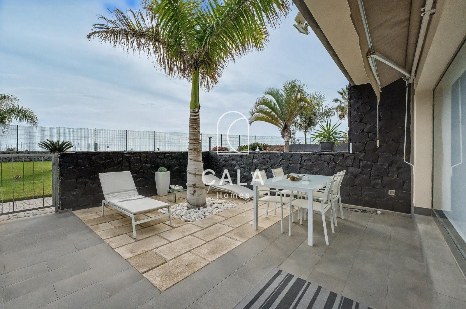 Exclusive villa with stunning front-line sea views.