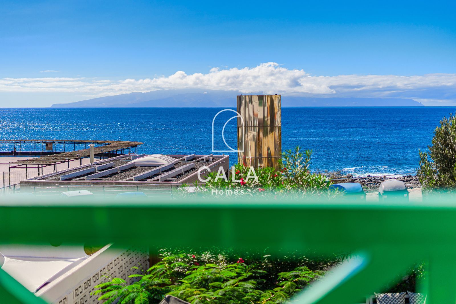 Exclusive Corner House with Sea Views, Private Garden and Independent Studio