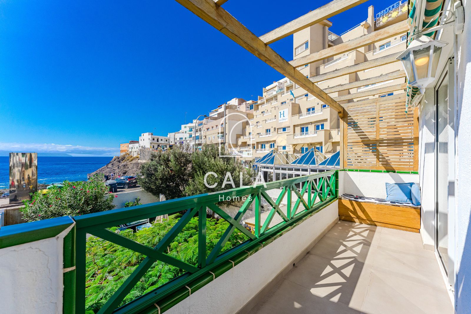 Exclusive Corner House with Sea Views, Private Garden and Independent Studio
