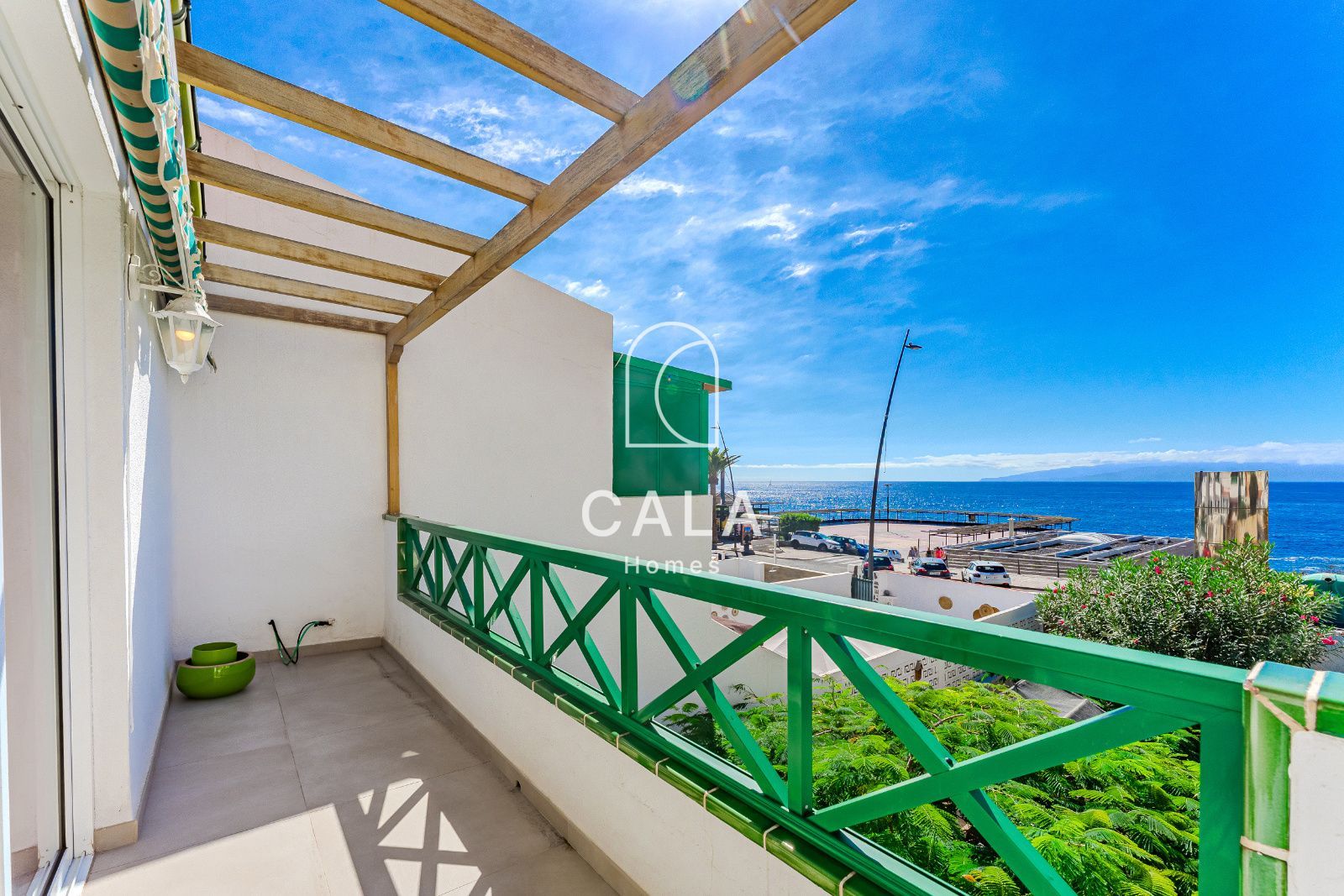 Exclusive Corner House with Sea Views, Private Garden and Independent Studio