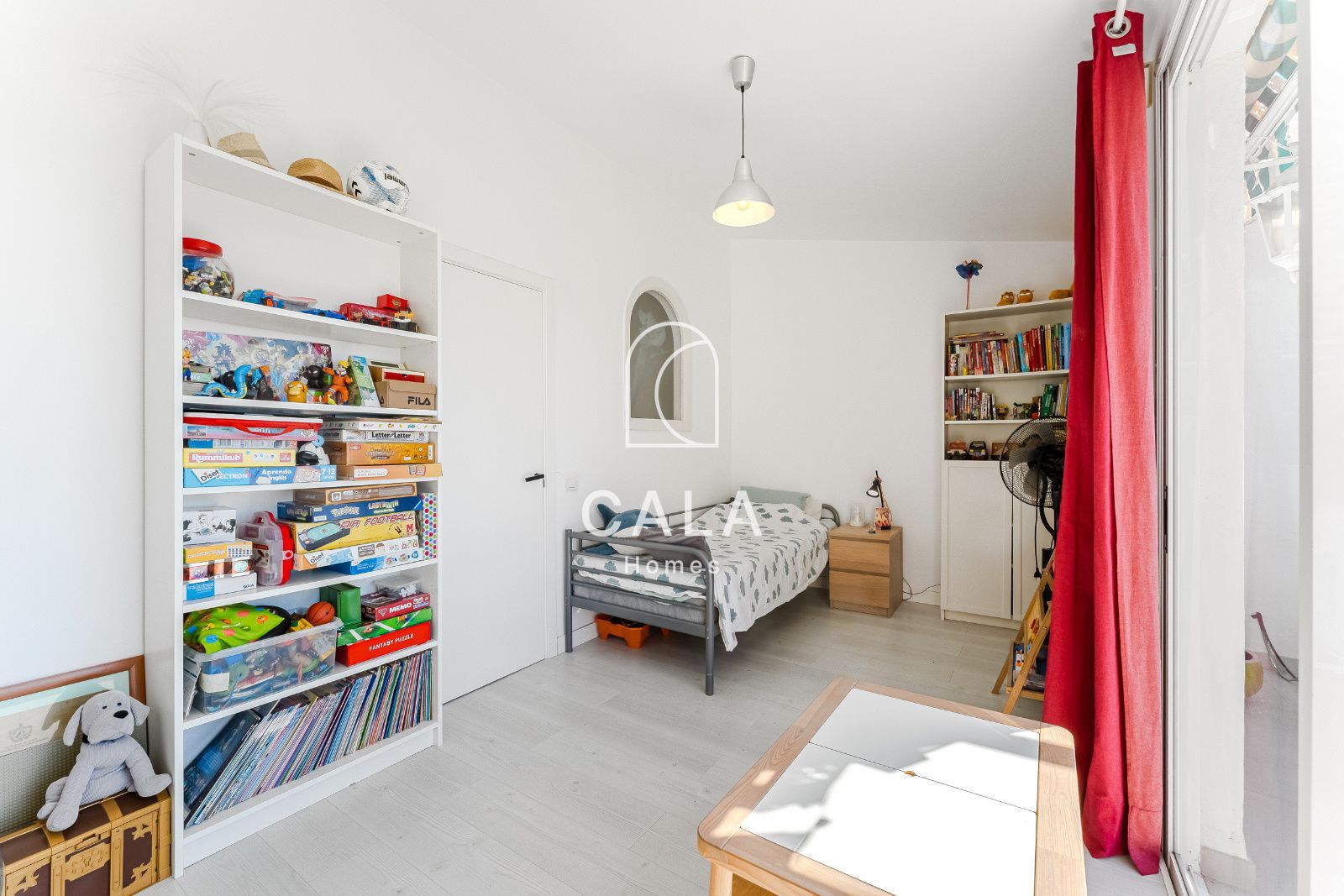 Exclusive Corner House with Sea Views, Private Garden and Independent Studio