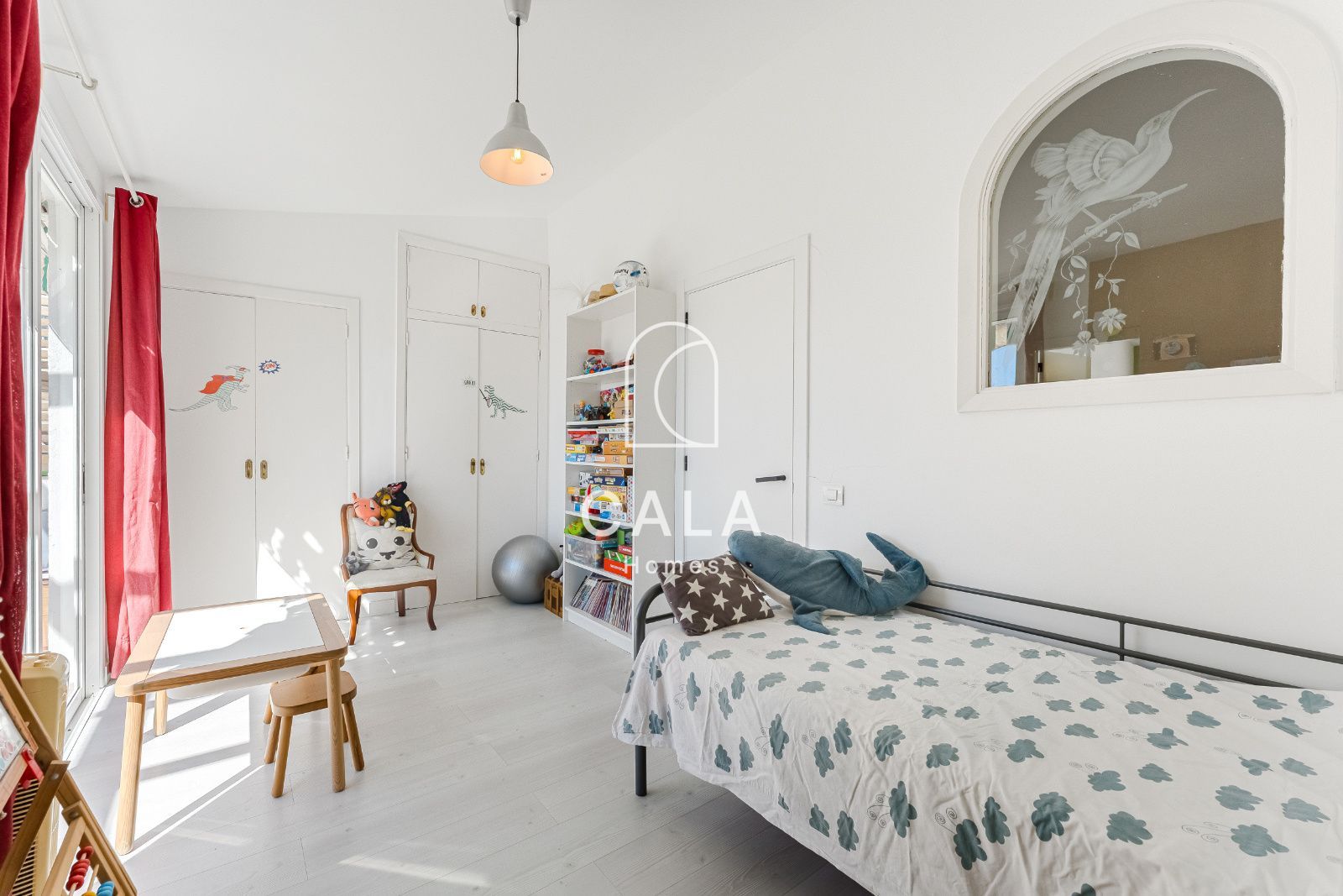 Exclusive Corner House with Sea Views, Private Garden and Independent Studio