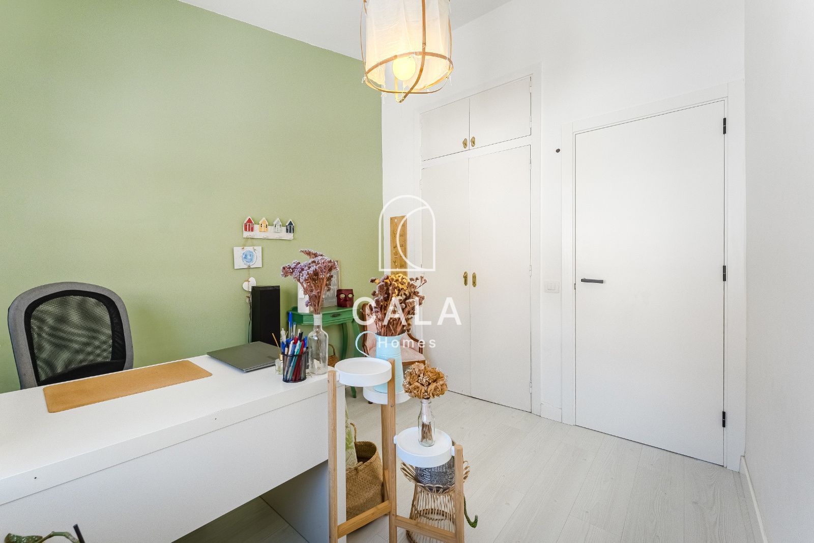 Exclusive Corner House with Sea Views, Private Garden and Independent Studio