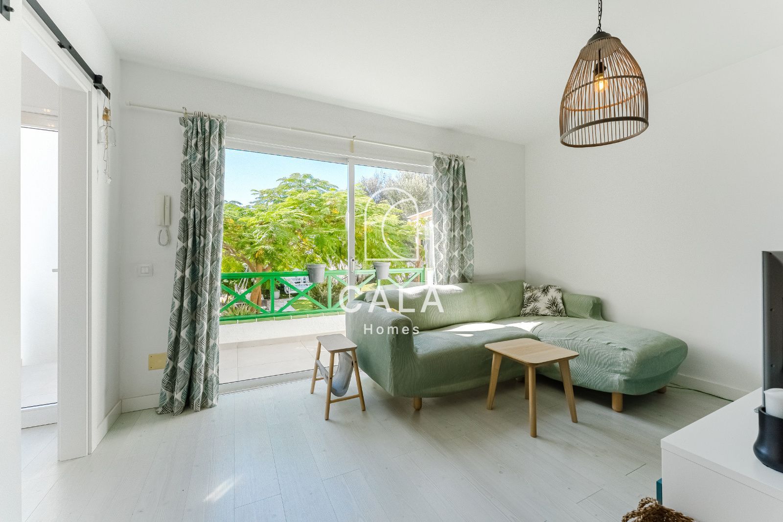 Exclusive Corner House with Sea Views, Private Garden and Independent Studio