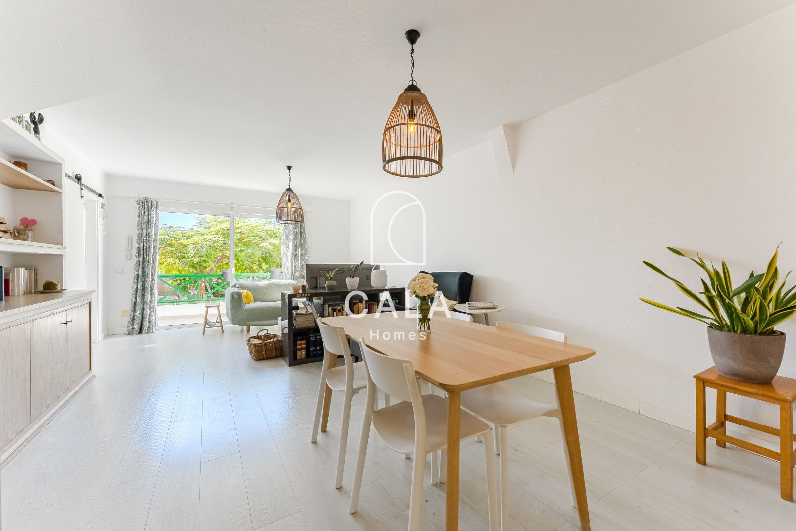 Exclusive Corner House with Sea Views, Private Garden and Independent Studio