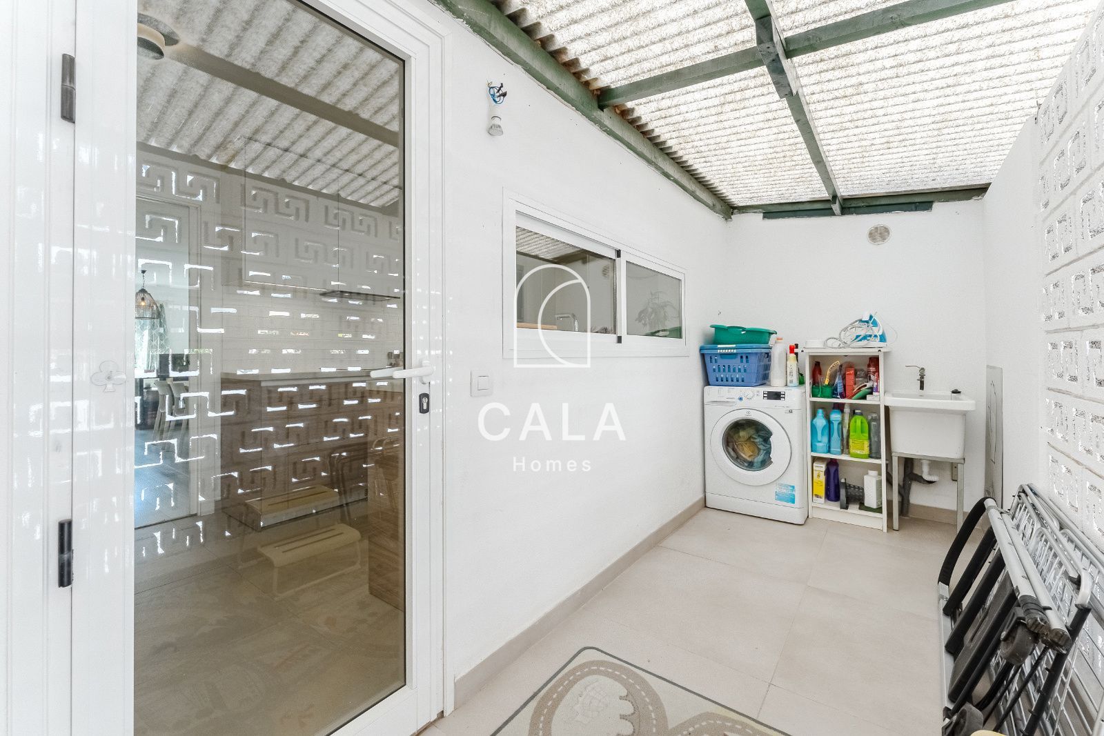 Exclusive Corner House with Sea Views, Private Garden and Independent Studio