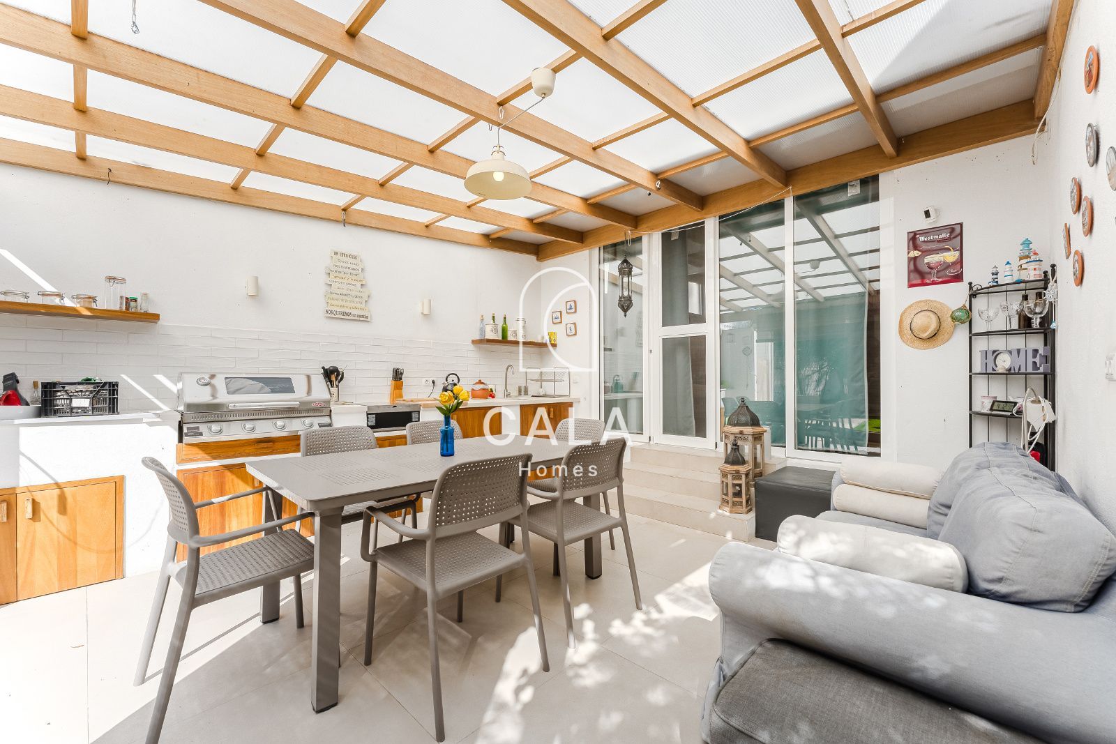 Exclusive Corner House with Sea Views, Private Garden and Independent Studio