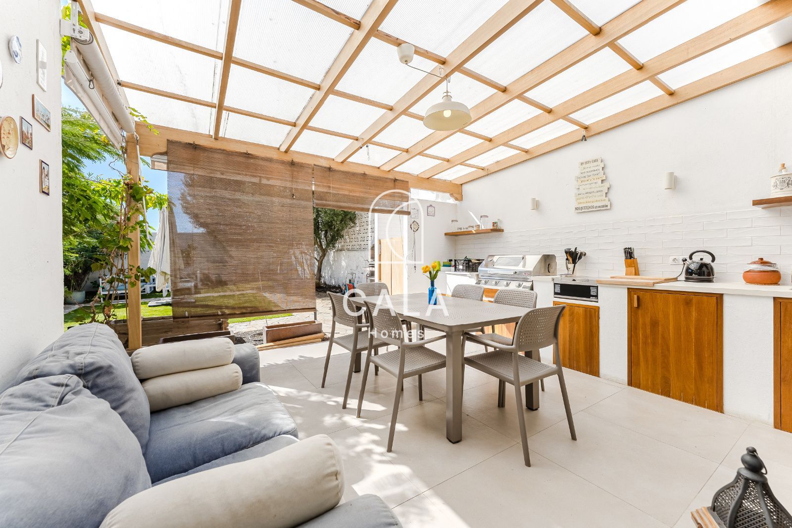 Exclusive Corner House with Sea Views, Private Garden and Independent Studio