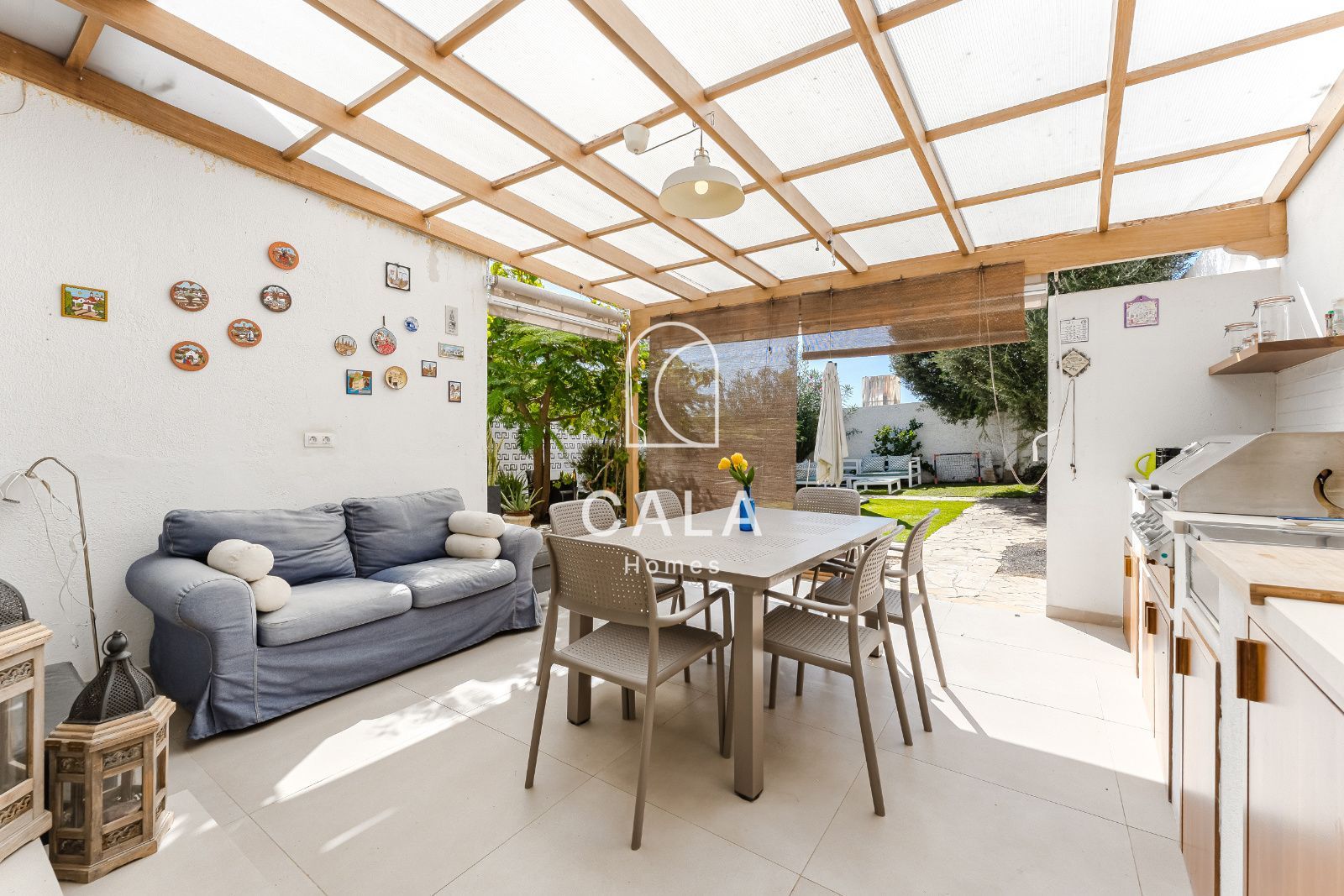 Exclusive Corner House with Sea Views, Private Garden and Independent Studio