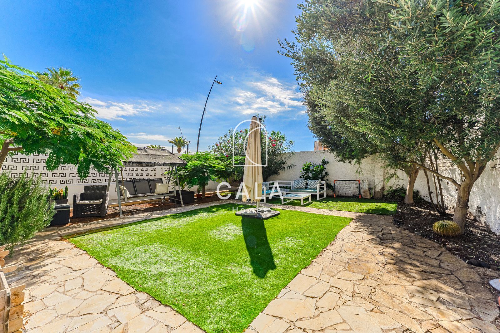 Exclusive Corner House with Sea Views, Private Garden and Independent Studio