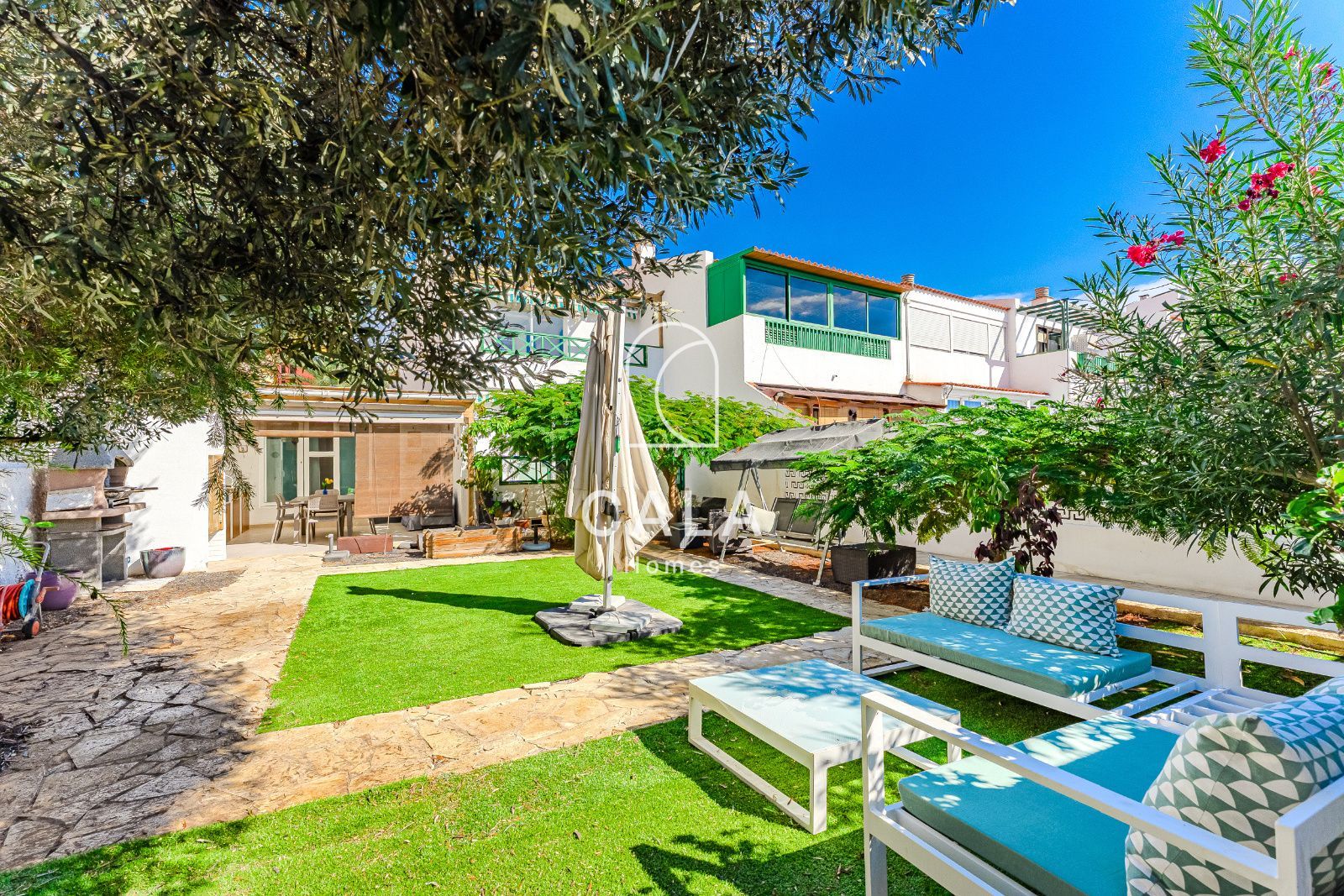 Exclusive Corner House with Sea Views, Private Garden and Independent Studio