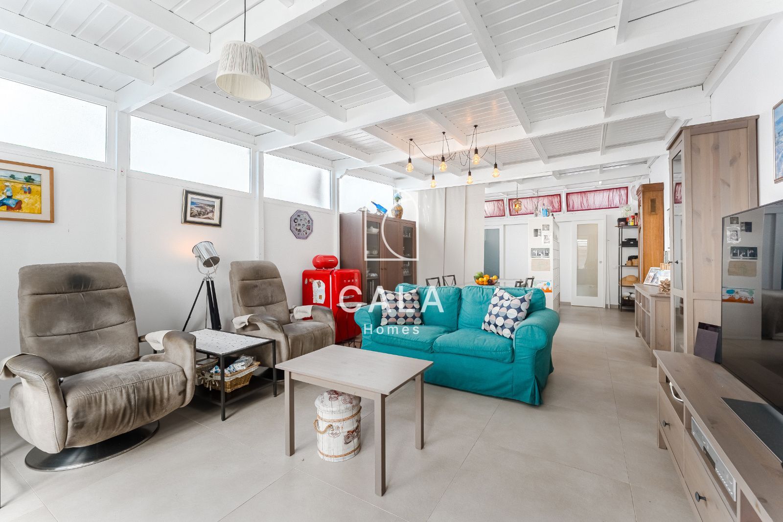 Exclusive Corner House with Sea Views, Private Garden and Independent Studio