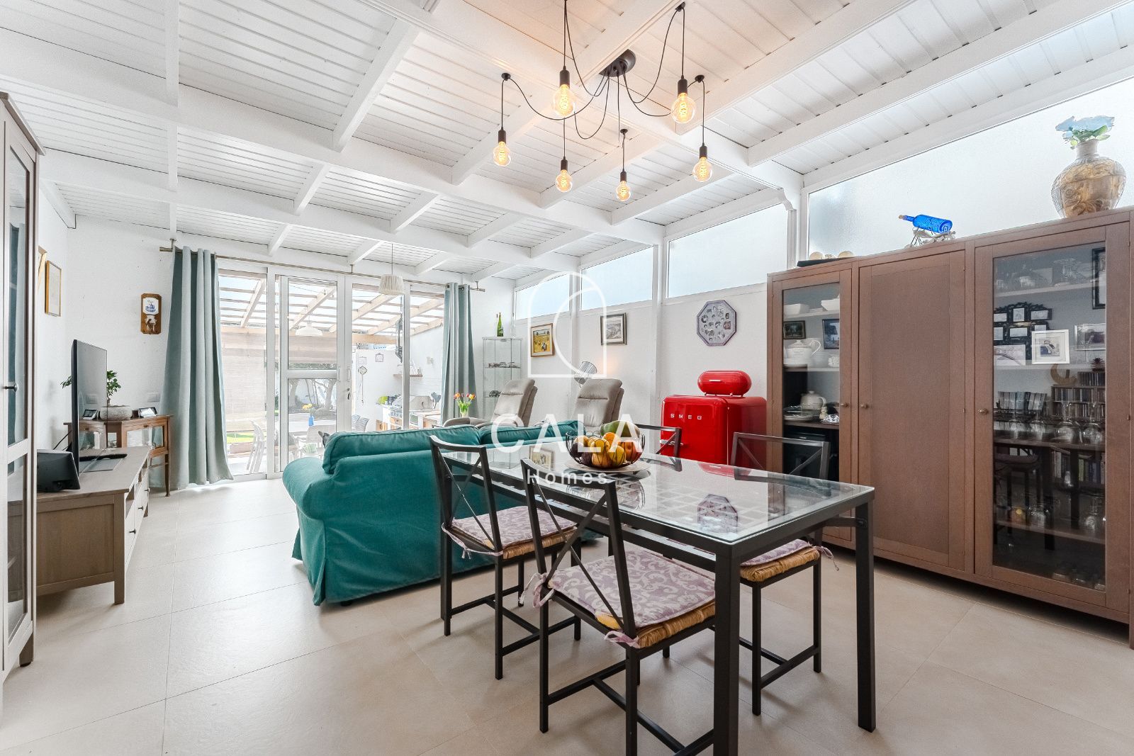 Exclusive Corner House with Sea Views, Private Garden and Independent Studio