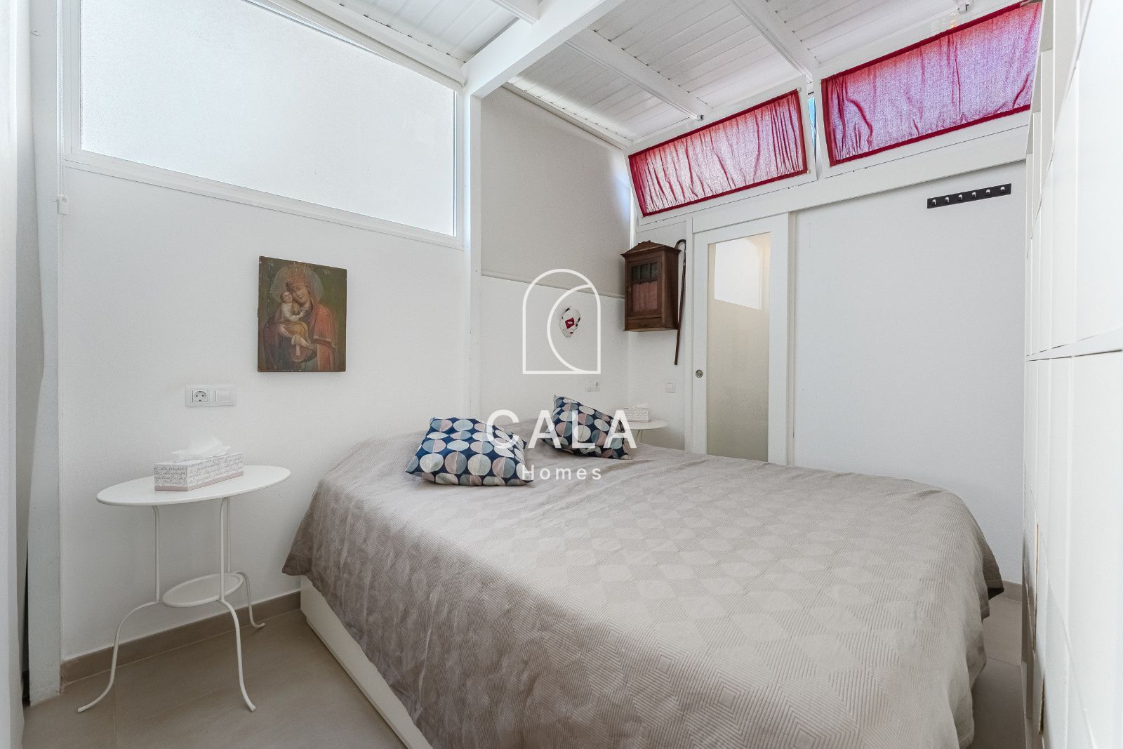 Exclusive Corner House with Sea Views, Private Garden and Independent Studio