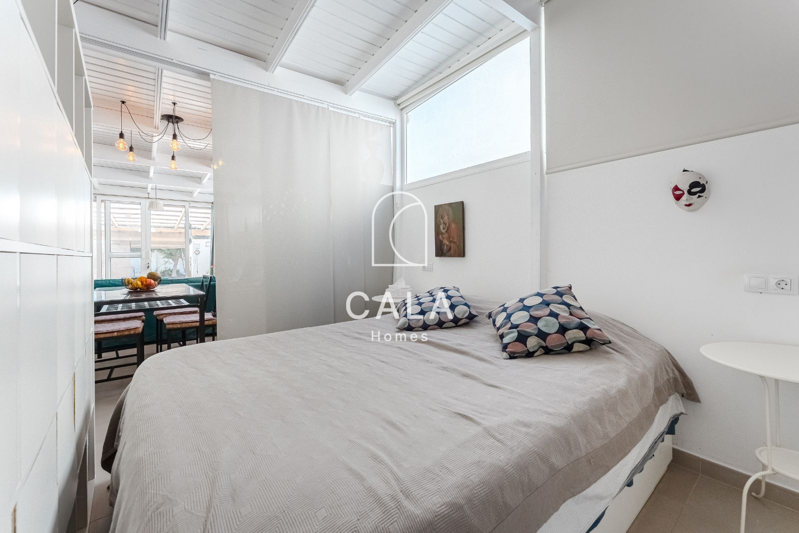 Exclusive Corner House with Sea Views, Private Garden and Independent Studio
