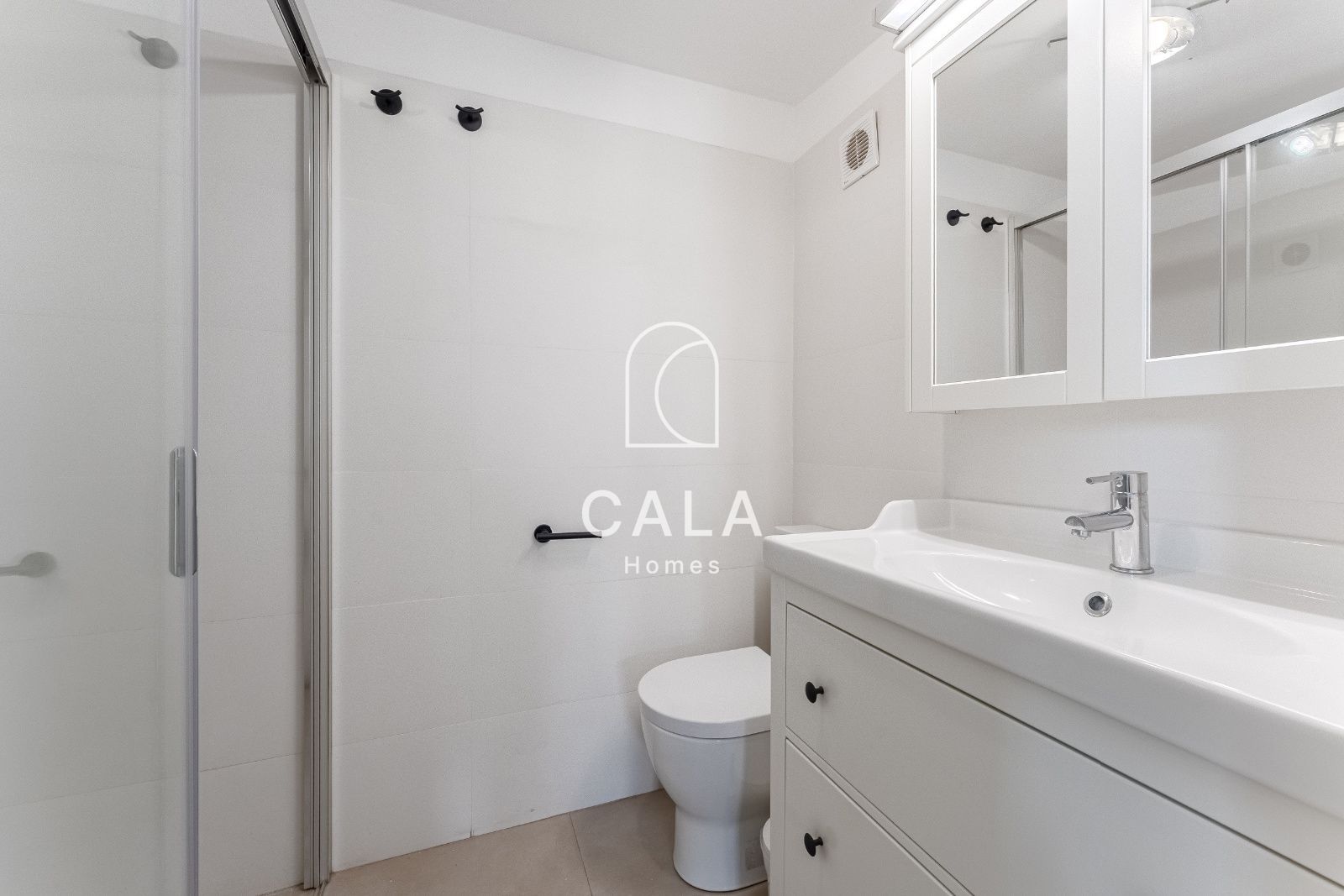 Exclusive Corner House with Sea Views, Private Garden and Independent Studio