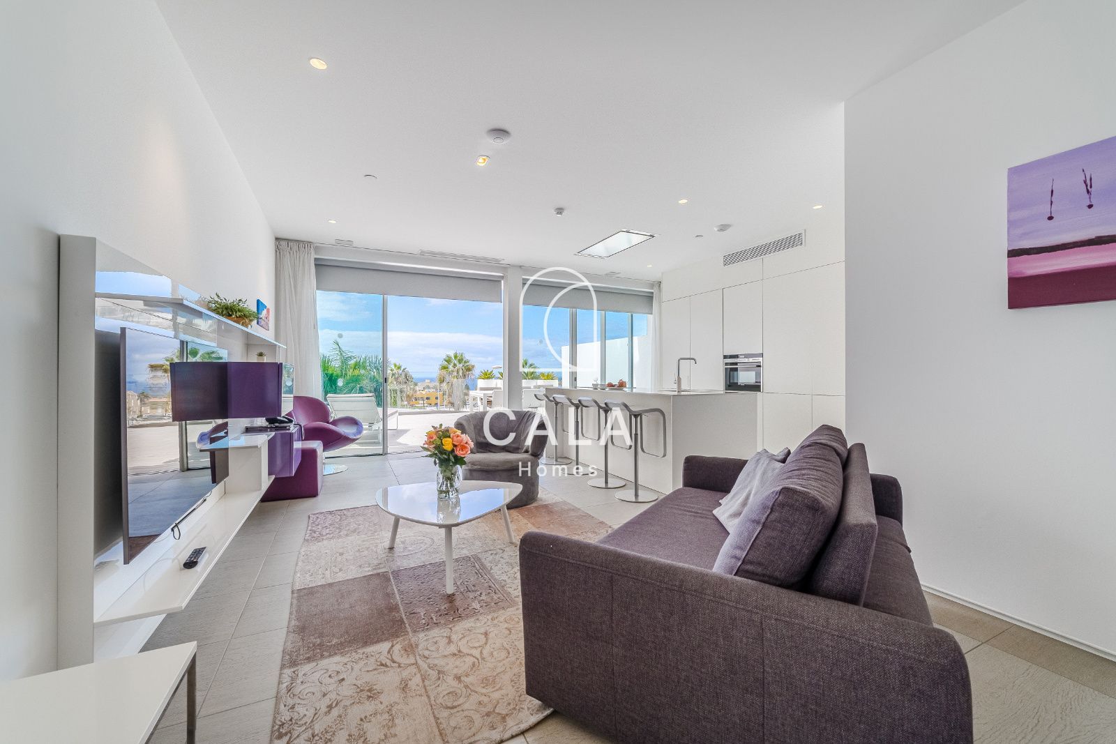 Apartamento privado de 2 dormitorios dentro de un resort de 5 estrellas, con confort, elegancia y una ubicación perfecta en Costa Adeje, Tenerife.