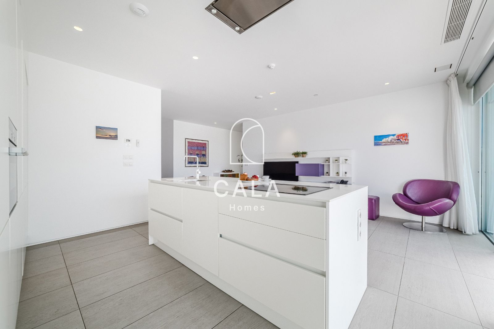 Apartamento privado de 2 dormitorios dentro de un resort de 5 estrellas, con confort, elegancia y una ubicación perfecta en Costa Adeje, Tenerife.