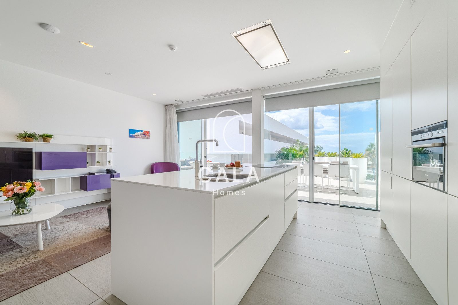 Apartamento privado de 2 dormitorios dentro de un resort de 5 estrellas, con confort, elegancia y una ubicación perfecta en Costa Adeje, Tenerife.