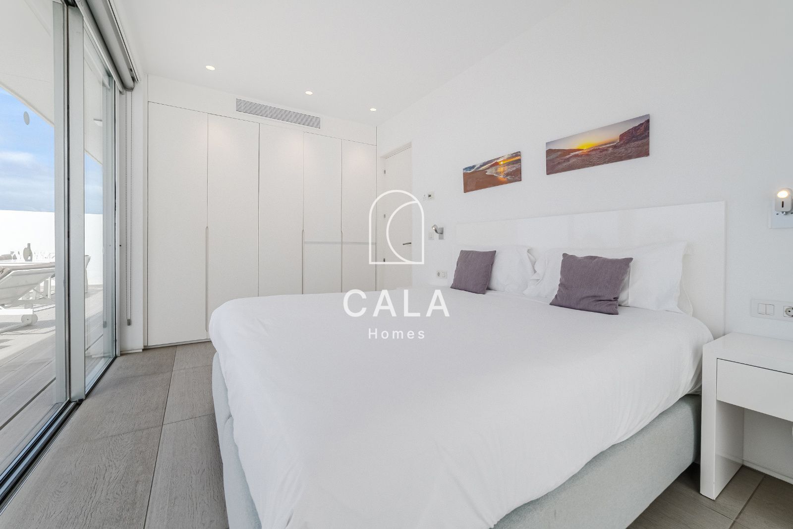 Apartamento privado de 2 dormitorios dentro de un resort de 5 estrellas, con confort, elegancia y una ubicación perfecta en Costa Adeje, Tenerife.
