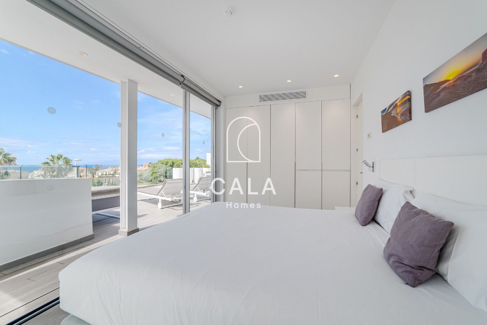 Apartamento privado de 2 dormitorios dentro de un resort de 5 estrellas, con confort, elegancia y una ubicación perfecta en Costa Adeje, Tenerife.