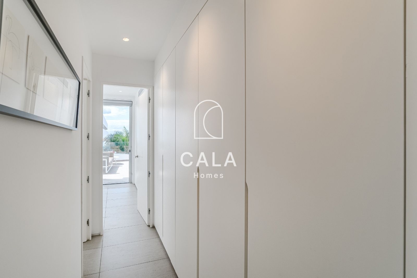 Apartamento privado de 2 dormitorios dentro de un resort de 5 estrellas, con confort, elegancia y una ubicación perfecta en Costa Adeje, Tenerife.