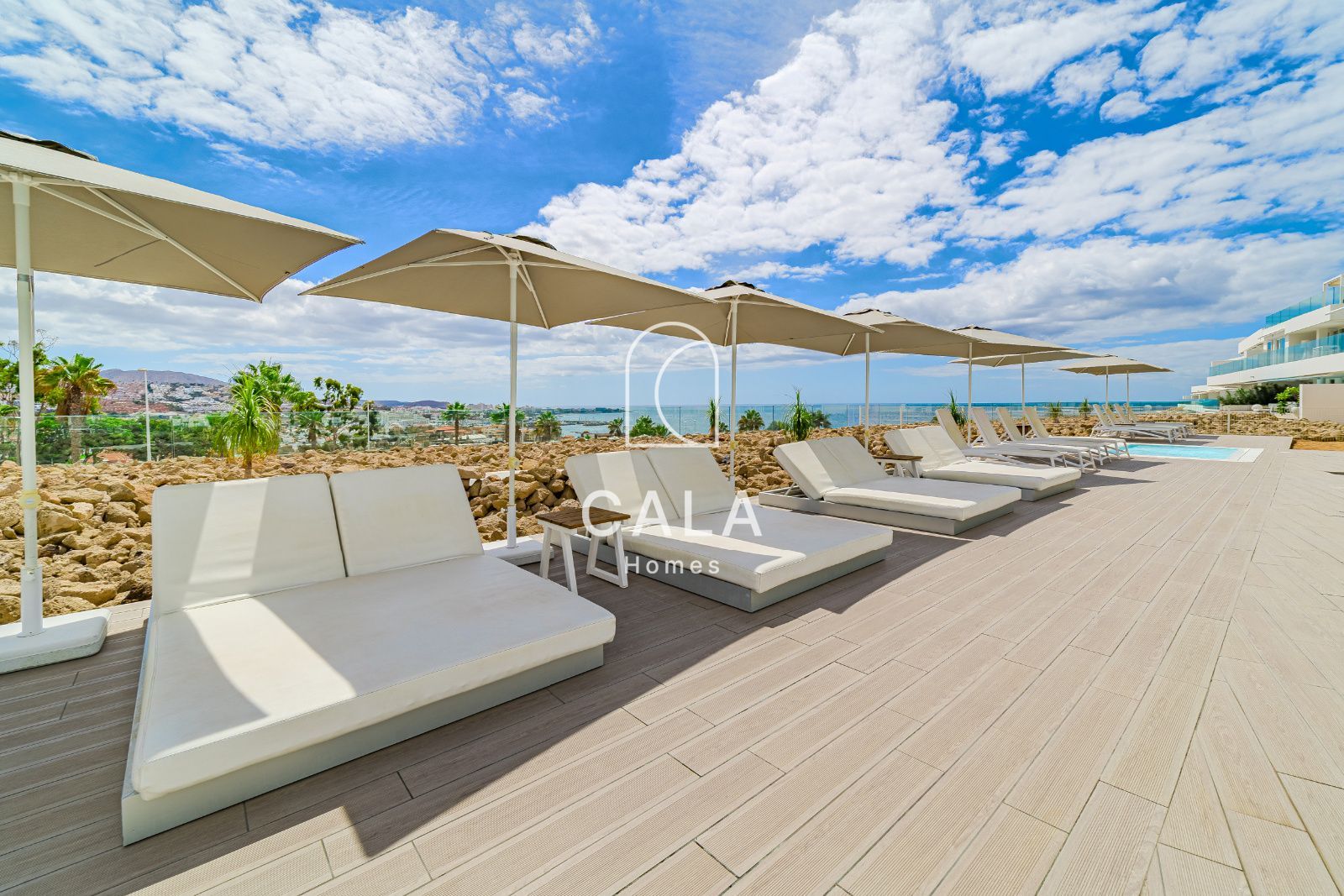 Apartamento privado de 2 dormitorios dentro de un resort de 5 estrellas, con confort, elegancia y una ubicación perfecta en Costa Adeje, Tenerife.