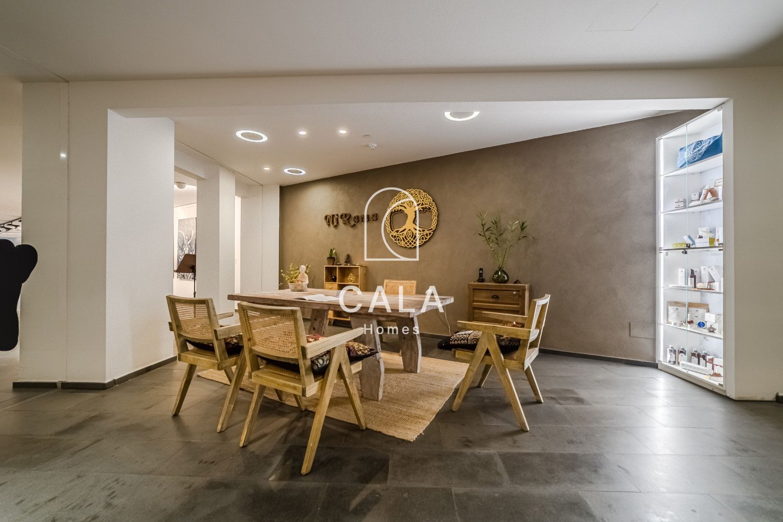 Apartamento privado de 2 dormitorios dentro de un resort de 5 estrellas, con confort, elegancia y una ubicación perfecta en Costa Adeje, Tenerife.