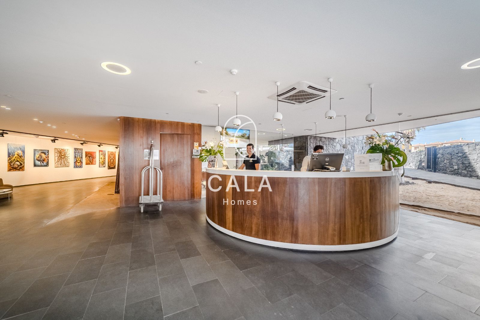 Apartamento privado de 2 dormitorios dentro de un resort de 5 estrellas, con confort, elegancia y una ubicación perfecta en Costa Adeje, Tenerife.